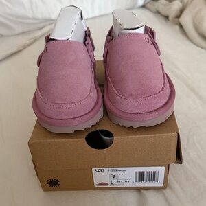 UGG Kids Moccasins in Soft Pink Suede
